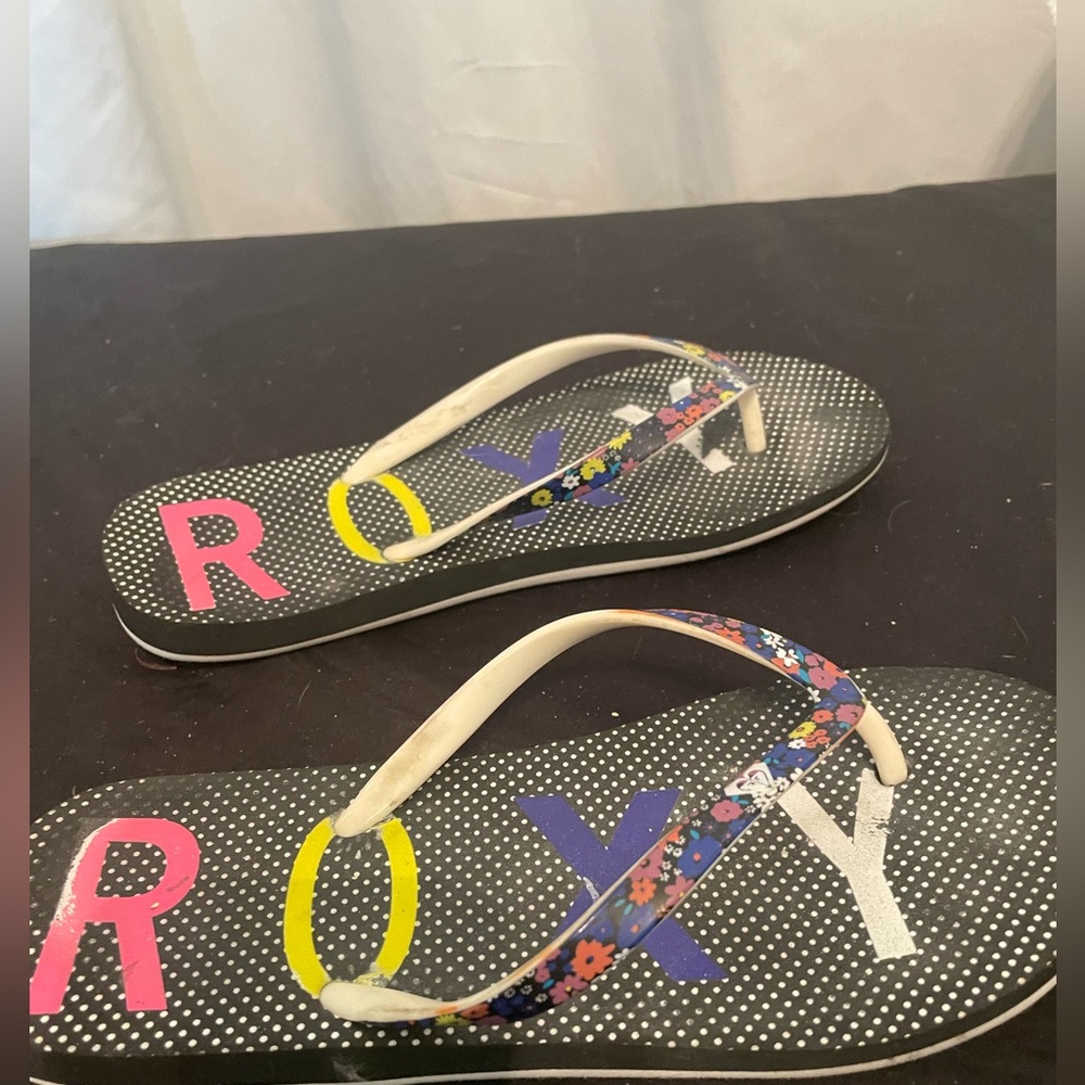 Roxy Flip Flops Size 6-7